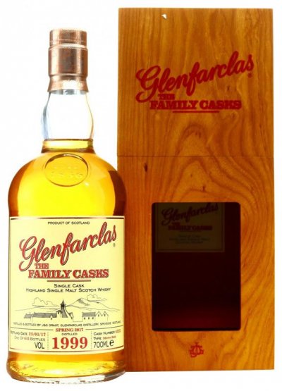 Виски Glenfarclas 1999 "Family Casks" (58.2%), in wooden box, 0.7 л