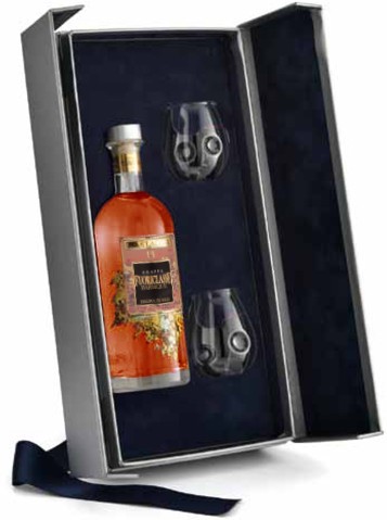 Граппа Castagner, "Fuoriclasse Barrique", gift box with 2 glasses, 0.7 л