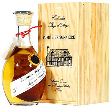 Кальвадос Calvados Pays d'Auge "Pomme Prisonniere", wooden box, 0.9 л