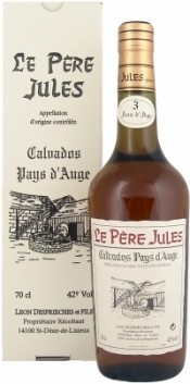 Кальвадос Le Pere Jules 3 Years Old, AOC Calvados Pays d'Auge, gift box, 0.7 л