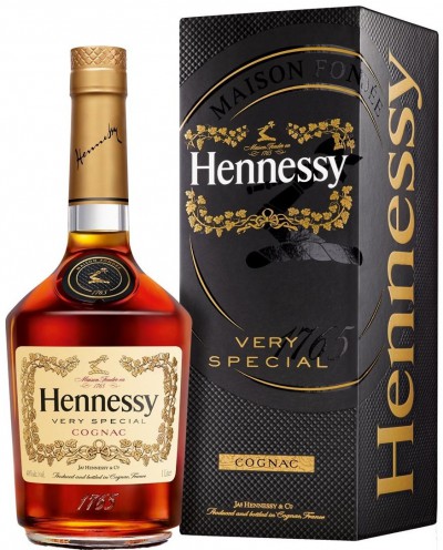 Коньяк Hennessy V.S, with box, 1 л