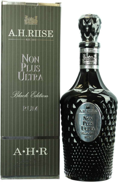 Ром "A.H. Riise" Non Plus Ultra, "Black Edition", gift box, 0.7 л