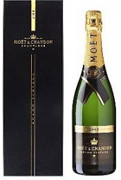 Шампанское Moet & Chandon Brut Vintage 2000 in gift box