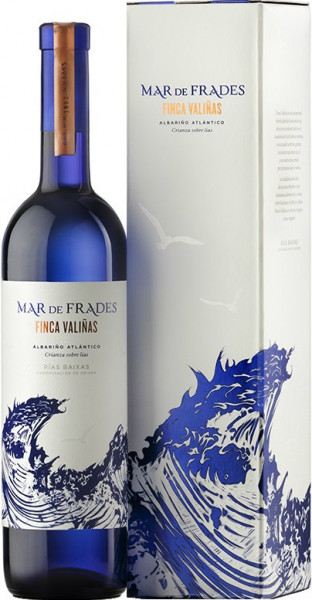 Вино "Mar de Frades" Finca Valinas Albarino Atlantico Crianza Sobre Lias, Rias Baixas DO, 2015, gift box