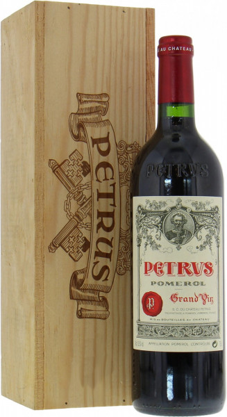 Вино "Petrus", Pomerol AOC, 2011, wooden box