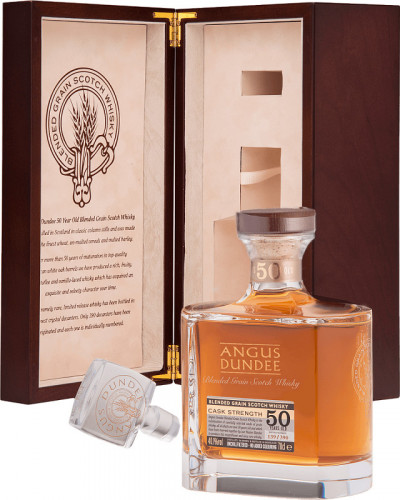 Виски "Angus Dundee" Blended Grain 50 Years Old, wooden box, 0.7 л