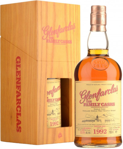 Виски Glenfarclas 1992 "Family Casks" (53,5%), wooden box, 0.7 л
