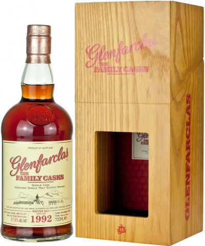Виски Glenfarclas 1992 "Family Casks" (57,6%), in wooden box, 0.7 л
