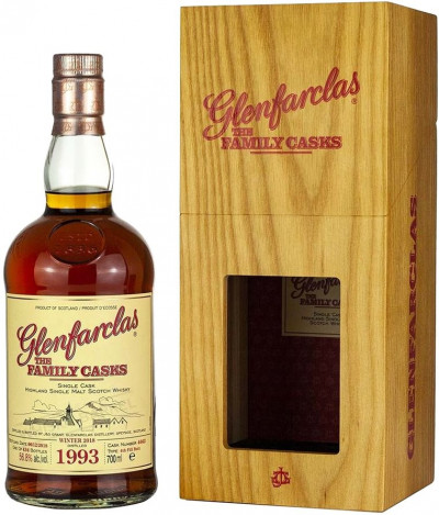 Виски Glenfarclas 1993 "Family Casks" (56,8%), wooden box, 0.7 л