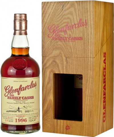 Виски Glenfarclas 1996 "Family Casks" (52,4%), in wooden box, 0.7 л